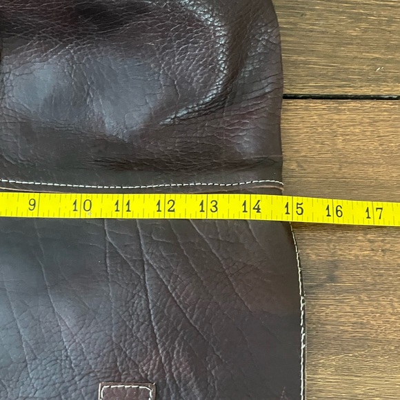 Elegant Brown Leather Tote Bag - Picture 6 of 11